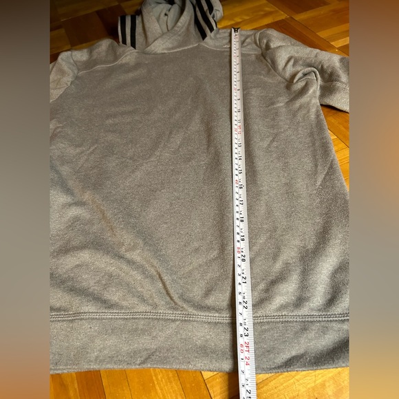 Adidas | Lightweight Response gray long sleeve Hoodie with thumb holes - Picture 8 of 10